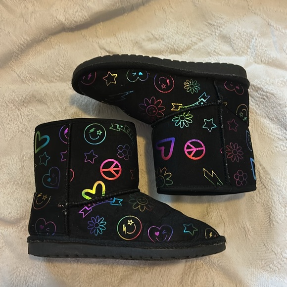 Girls Fun Shiny Emoji Black Doodle Chalet Boots Size 13 - Picture 10 of 12